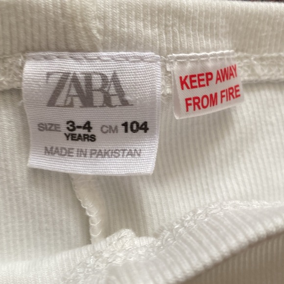 🤍Zara White Ribbed Bike Shorts - Picture 2 of 4